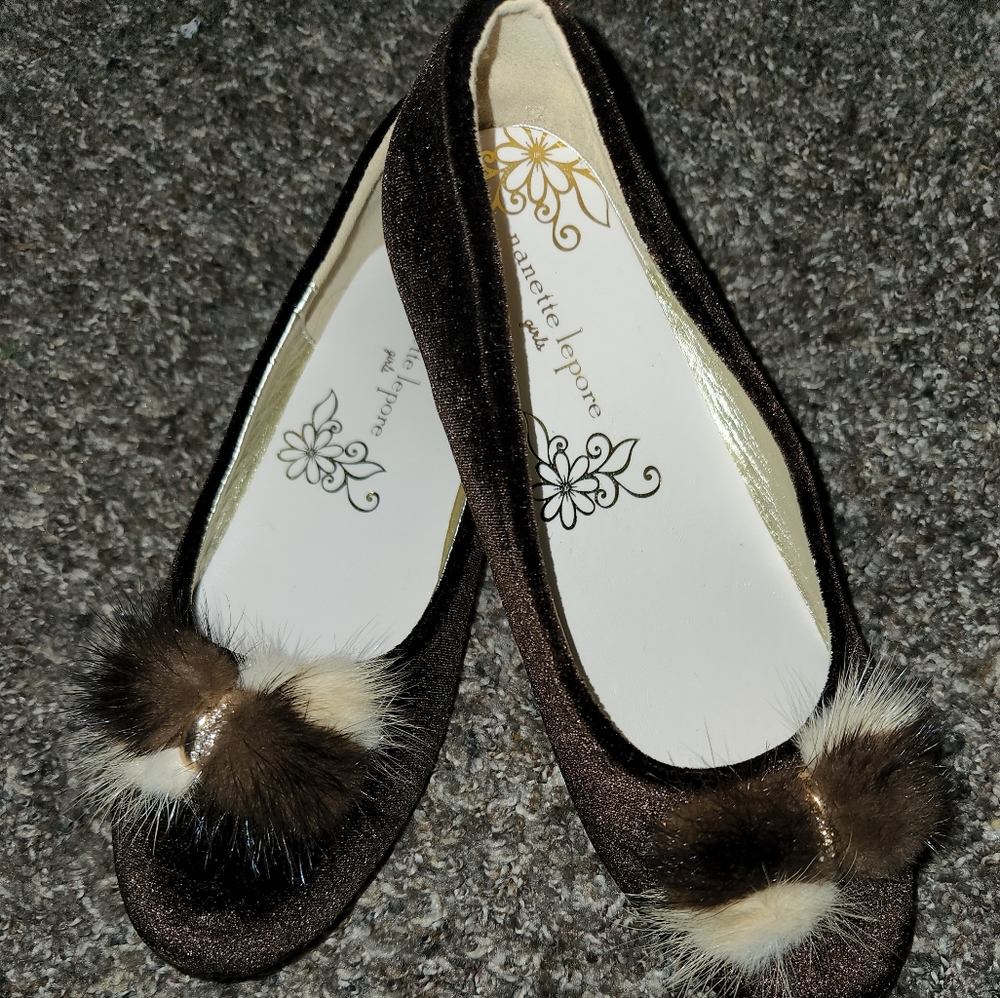 Girls brown velvet shoes 2